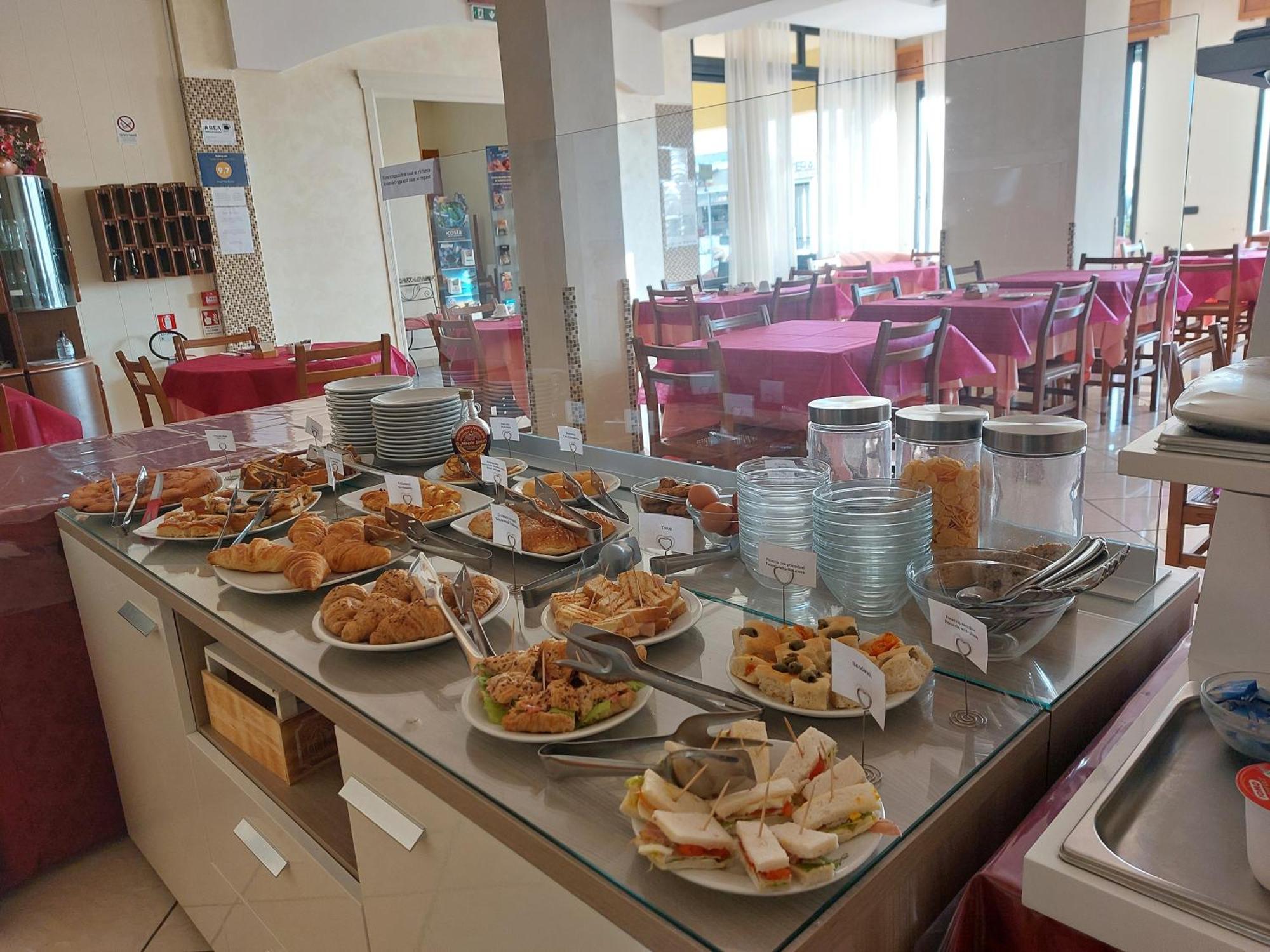 Hotel Villa Aurora 벨레지아아지마리나 외부 사진